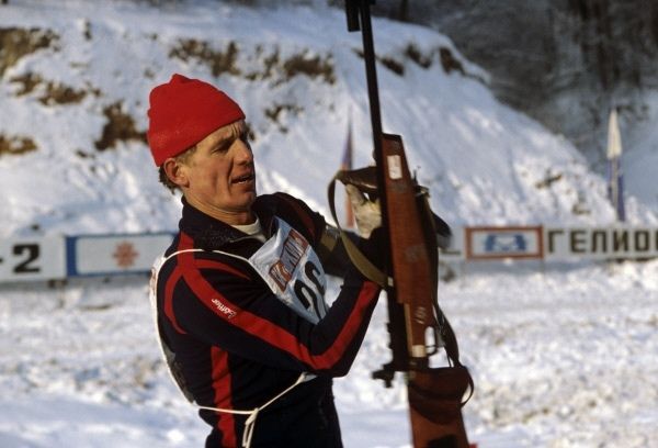 Трёхкратный чемпион мира по биатлону Александр Ушаков умер в 77 лет