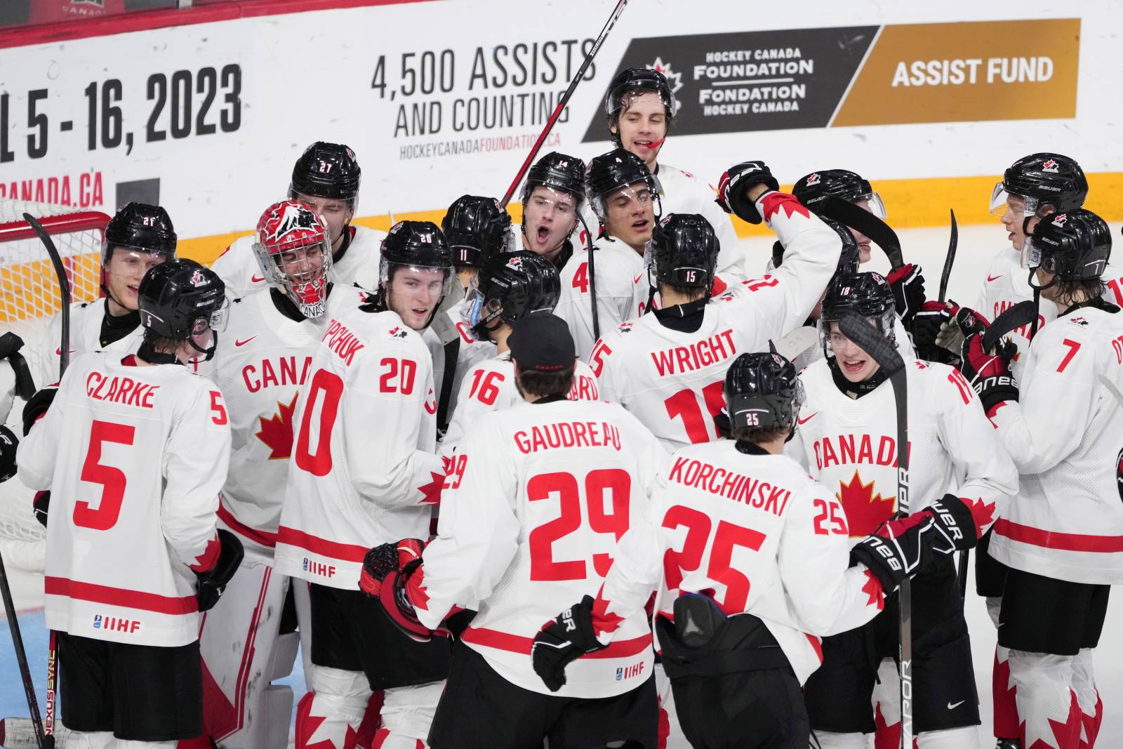 Сборная Канады одержала победу в стартовом матче на МЧМ-2024