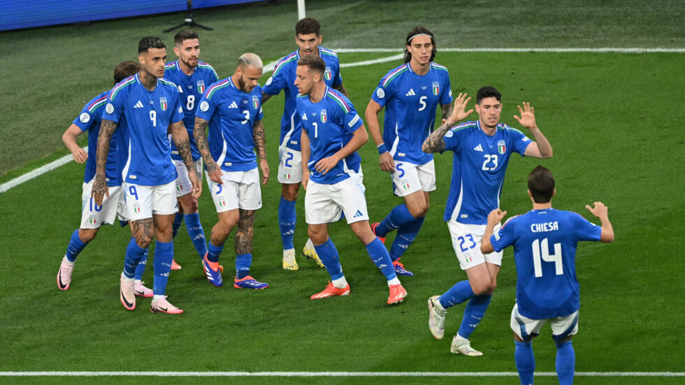 Италия играет в синем, но этого цвета нет на флаге страны. Как так вышло?