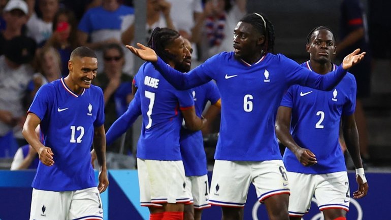 Сборная Франции разгромила США на старте домашнего олимпийского турнира