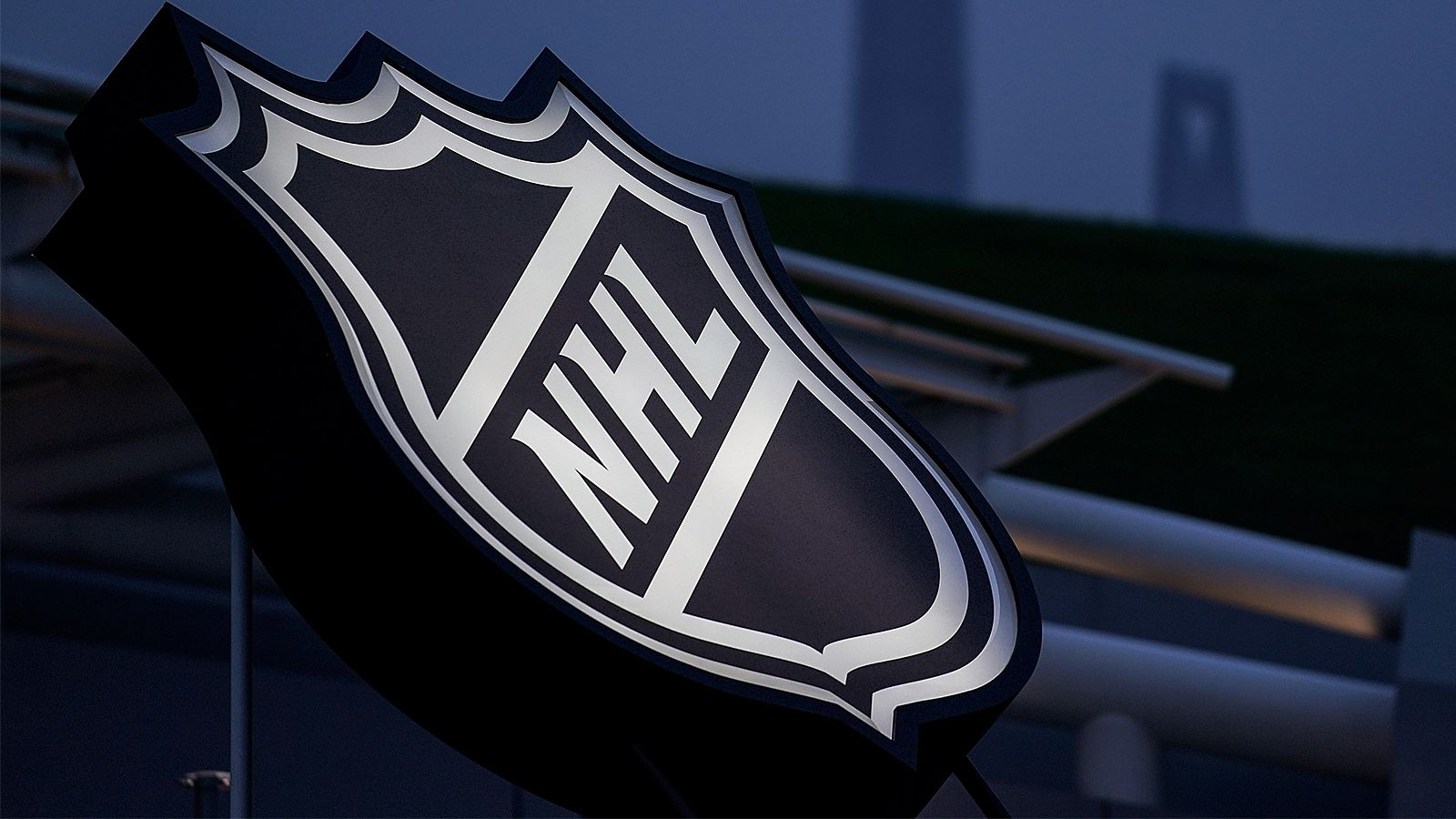 НХЛ планирует увеличить регулярный чемпионат и завершать плей-офф в начале июня
