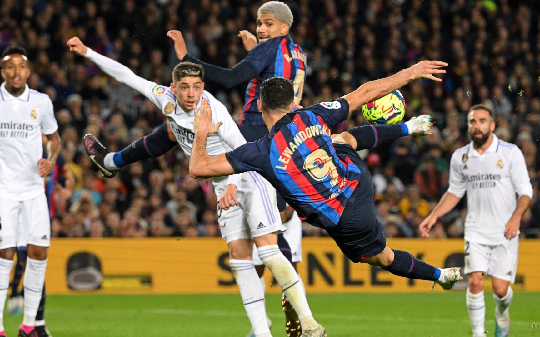 «Реал Мадрид» обыграл «Барселону» в 11-м туре Ла Лиги благодаря дублю Беллингема