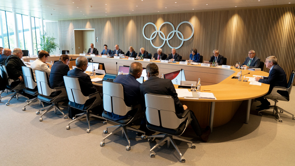 МОК: решение об участии спортсменов с российским или белорусским паспортом в ОИ-2024 не принято