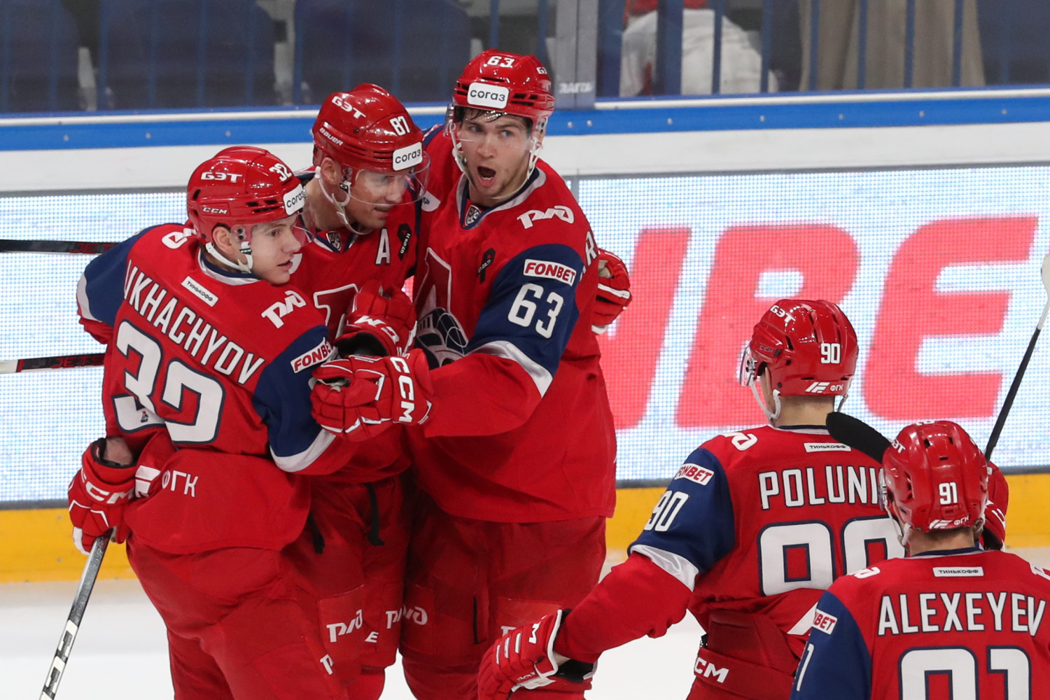 «Локомотив» обыграл «Автомобилист» и вышел на второе место в Западной конференции КХЛ