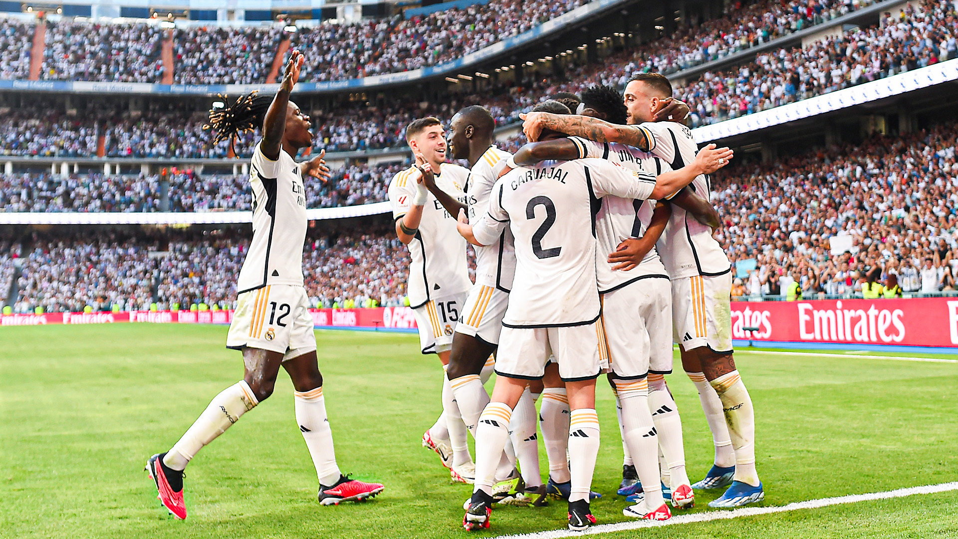 Прямой эфир матч реал севилья. Прямой эфир матч Реал Мадрид Валенсия. Реал Мадрид Валенсия прямая трансляция. Реал Мадрид Наполи 4 2. Реал - Севилья - 1:0.
