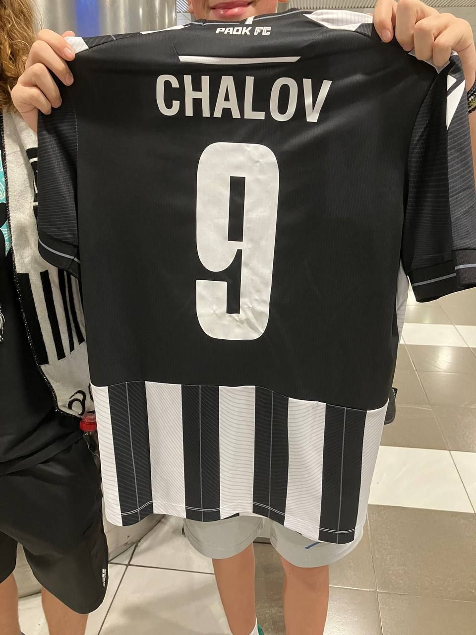 В Греции опубликовали фото футболки ПАОК с фамилией Чалова и номером 9