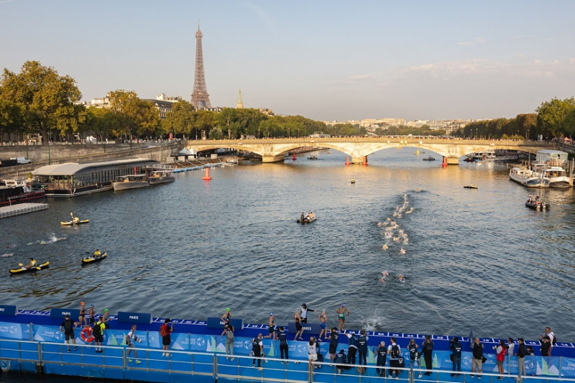 Второй заплыв триатлонистов в Сене на ОИ-2024 отменили из-за качества воды