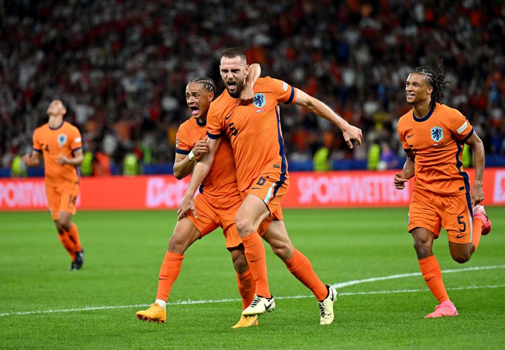 Волевой выход Нидерландов в полуфинал: онлайн-трансляция четвертьфинала Евро против Турции