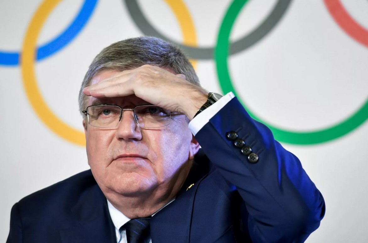 Глава МОК Бах назвал рабочей идею о допуске спортсменов из России и Беларуси в нейтральном статусе