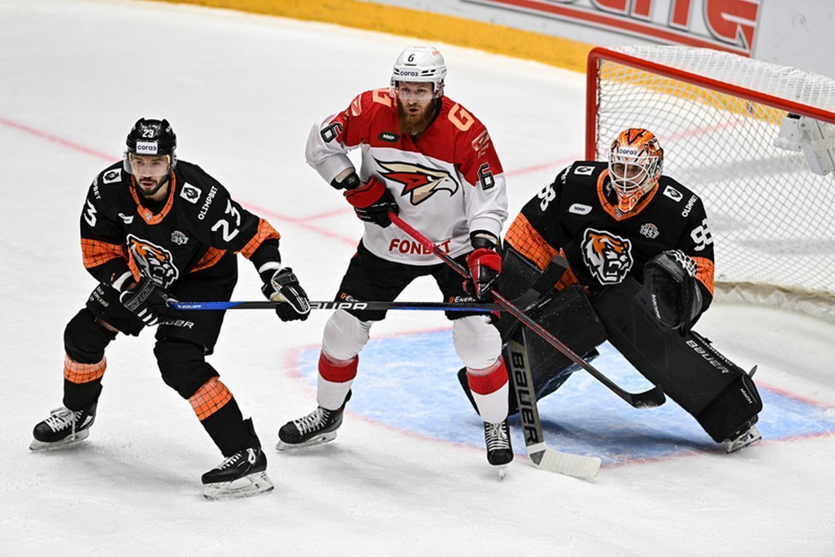 «Авангард» обыграл «Амур» в матче FONBET КХЛ, уступая 0:1 после двух периодов