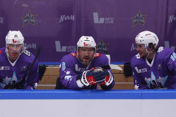 Малкин по-дружески подшутил над Овечкиным в перерыве «Матча звёзд КХЛ и НХЛ»