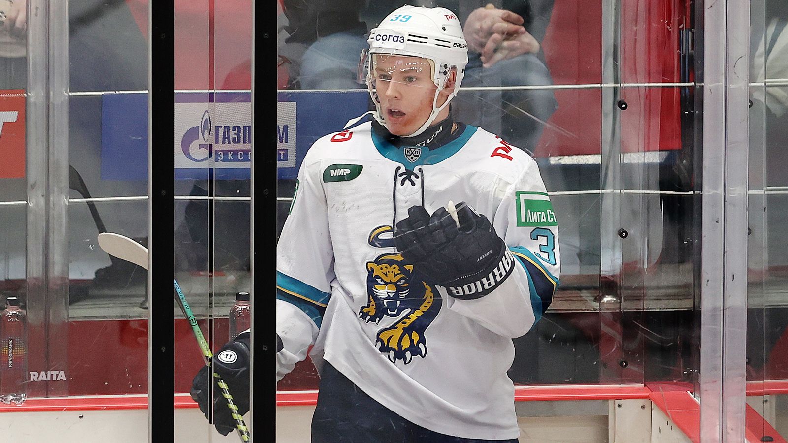 Хоккеист «Амура» заподозрил Мичкова в симуляции в матче КХЛ с «Сочи»