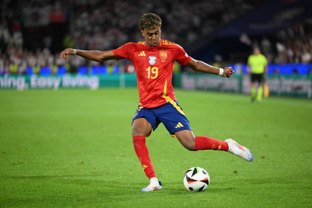 16-летний Ямаль стал самым молодым автором гола в истории чемпионатов Европы и мира