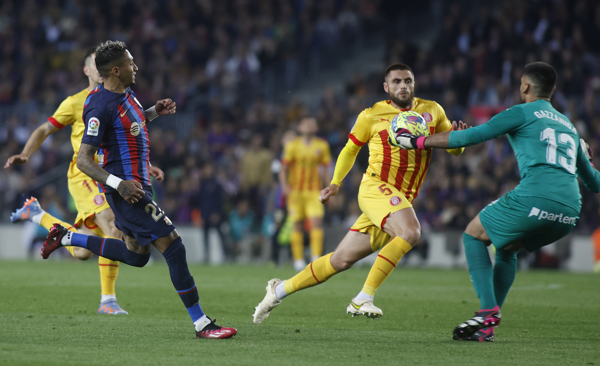 Жирона барса. Жирона - Барселона матч. Прямой эфир Жирона Барселона. Gerona vs Barcelona. Жирона Барселона прямая трансляция.