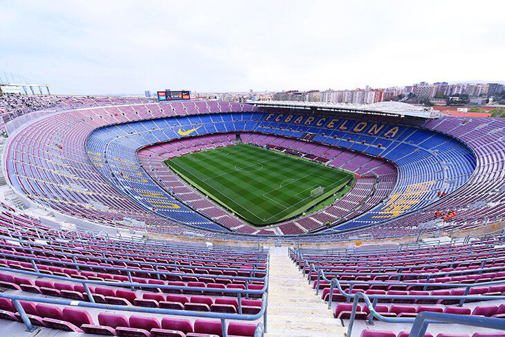 «Барселона» продаёт куски газона с закрытого на реконструкцию «Камп Ноу»