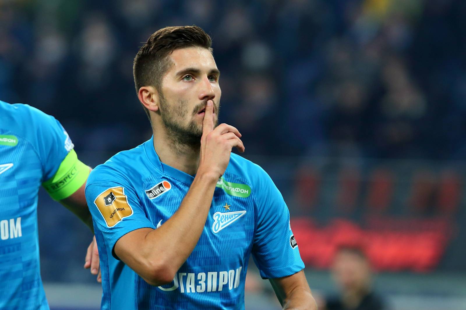 Четыре клуба РПЛ интересуются полузащитником «Зенита» Суторминым