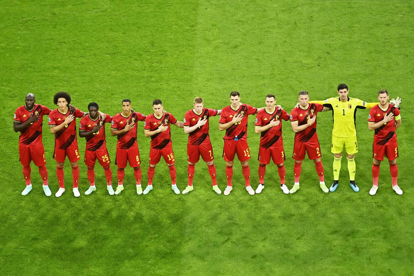 Лукаку забил четыре гола за 20 минут и принес Бельгии победу над Азербайджаном в отборе Евро-2024