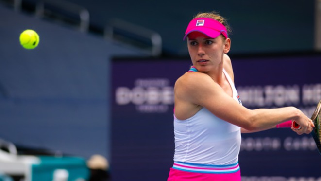 Александрова вышла в четвертьфинал теннисного турнира в Чарльстоне