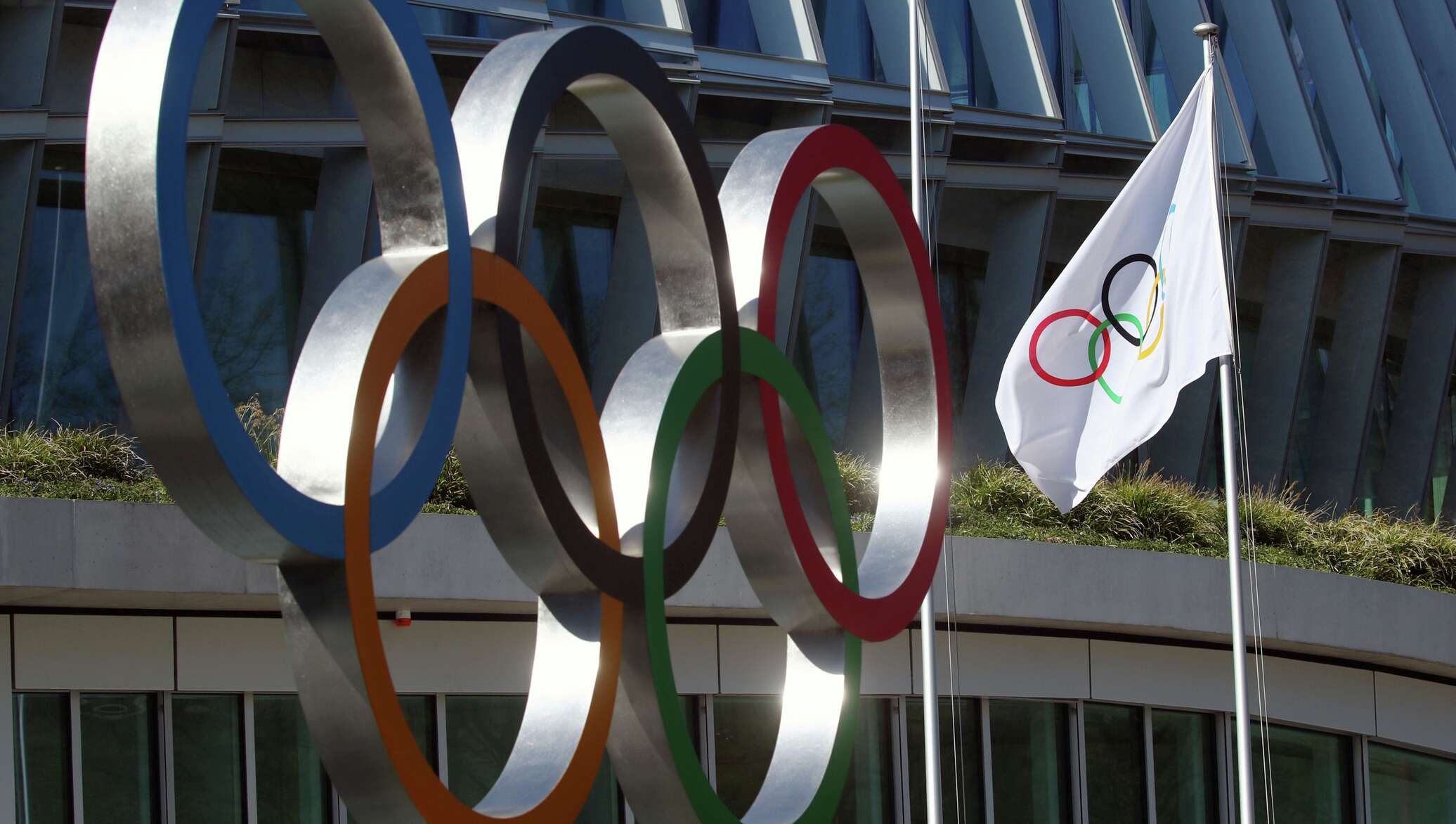 МОК перечислил 14 российских спортсменов, допущенных до ОИ-2024