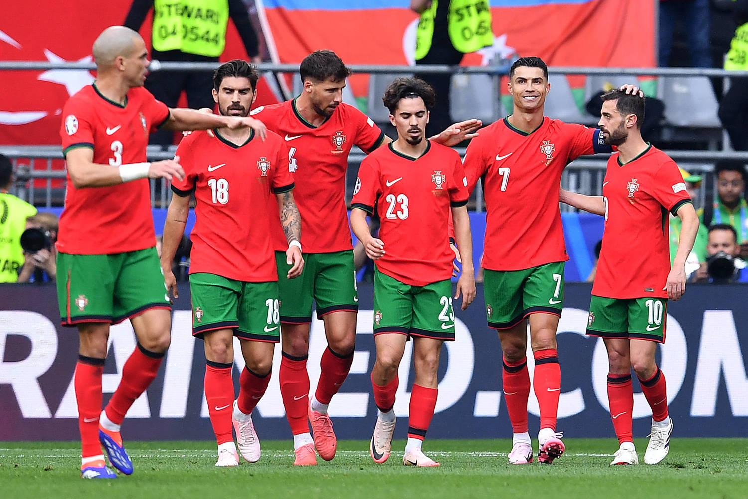 Словенцы стремятся пройти в ¼ финала Евро: как смотреть матч Португалия – Словения?