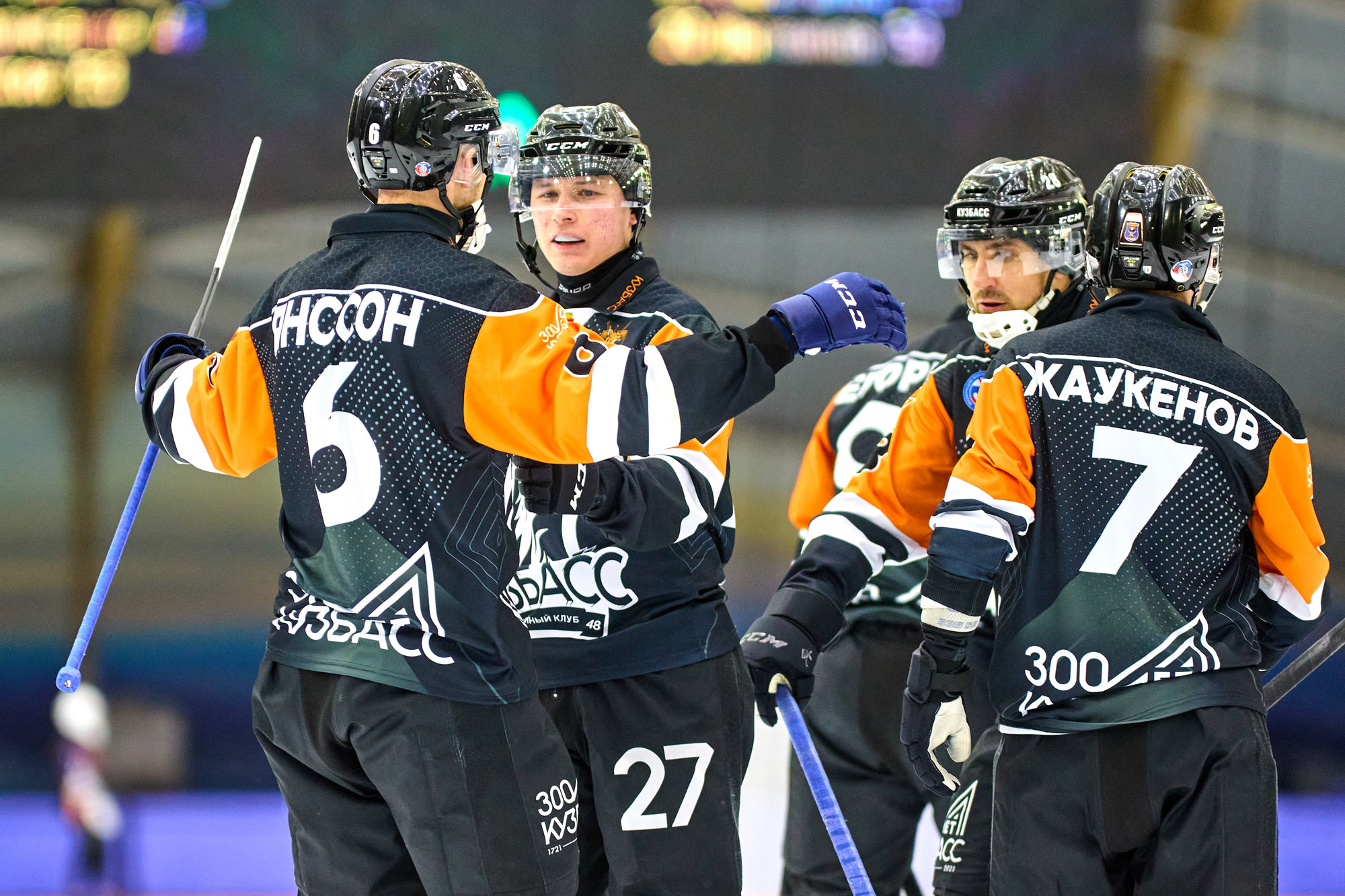 «Кузбасс» впервые в истории выиграл чемпионат России по хоккею с мячом