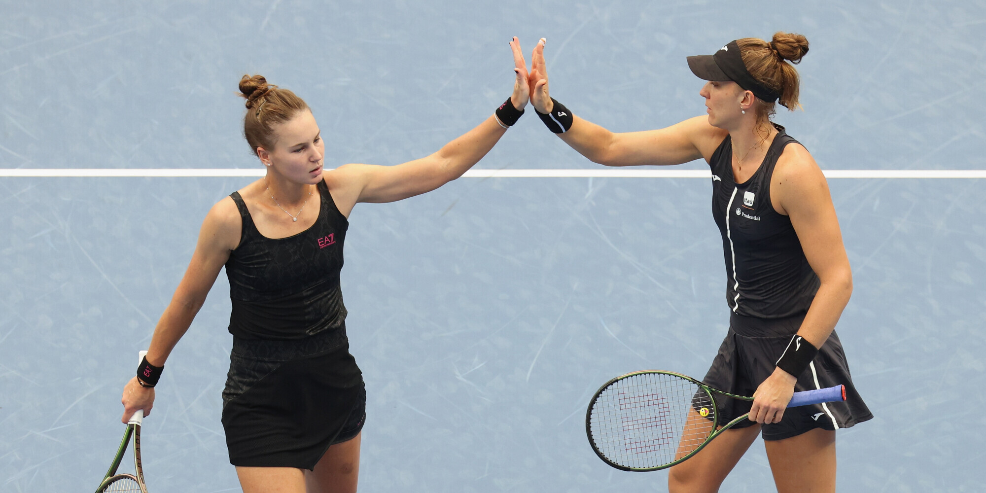 Кудерметова и Хаддад Майя выиграли малый Итоговый турнир WTA в парном разряде