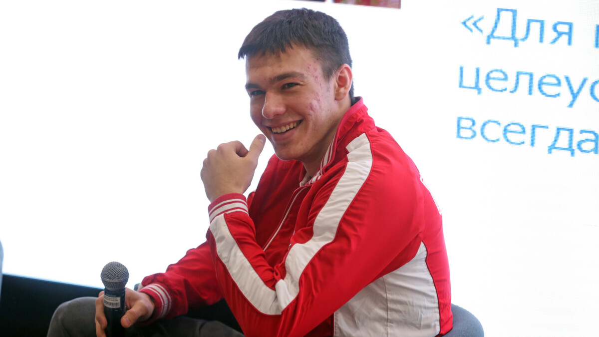 Константин Крылов стал победителем забега на 200 метров на Играх БРИКС