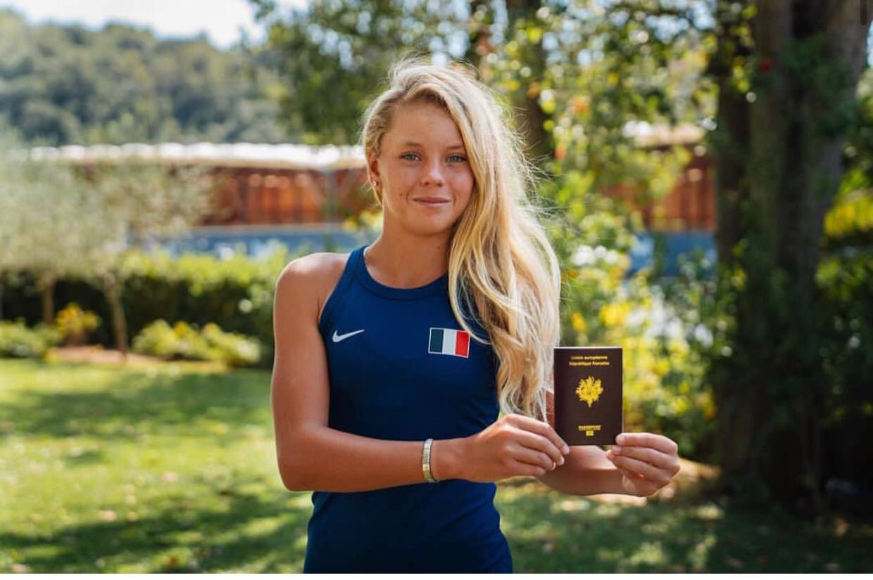 14-летняя теннисистка Ефремова назвала большой честью получение паспорта Франции