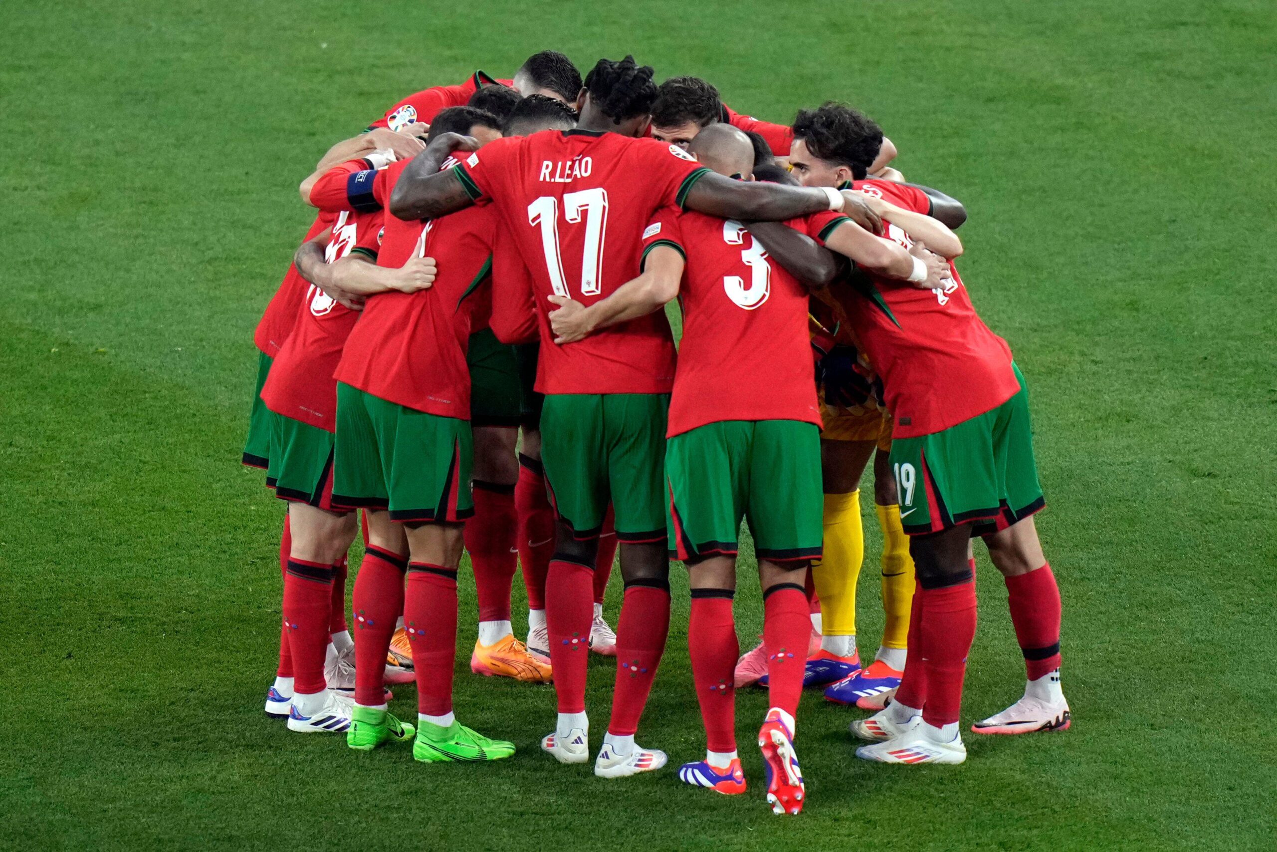 Португалия переиграет Турцию и выйдет в плей-офф? Знакомимся с линиями и ставками на матч лидеров группы F