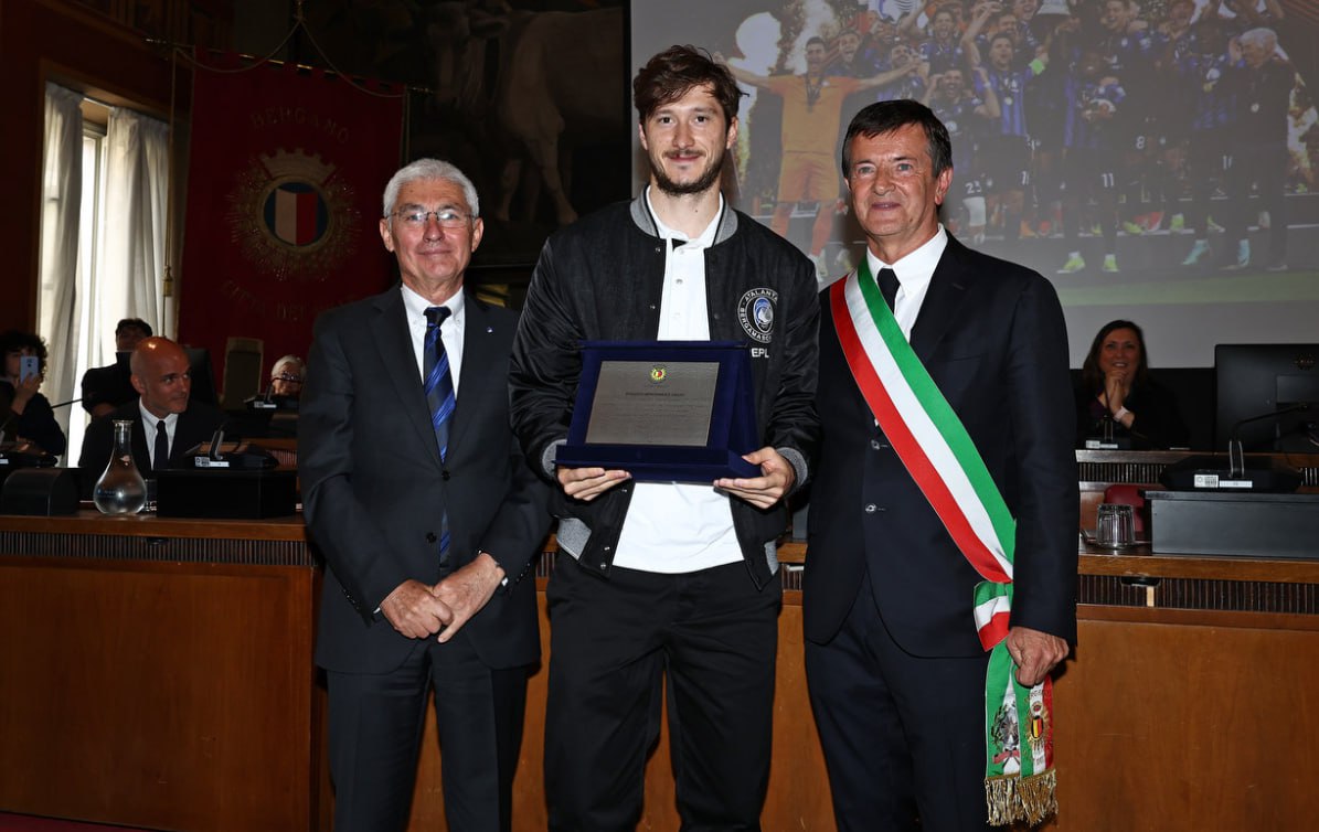 Мэр Бергамо вручил «Аталанте» специальную медаль за победу в Лиге Европы