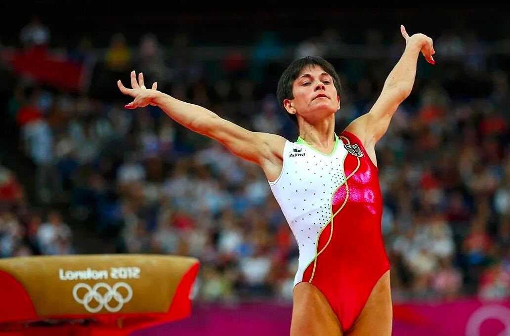 После ои. Гимнастки 40 летние. Олимпийская чемпионка по спортивной гимнастике.