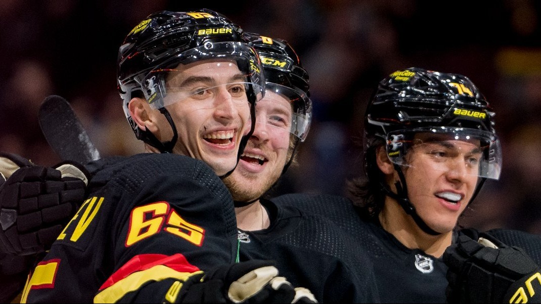 Голы Михеева и Задорова обеспечили «Ванкуверу» победу над «Калгари» в матче НХЛ