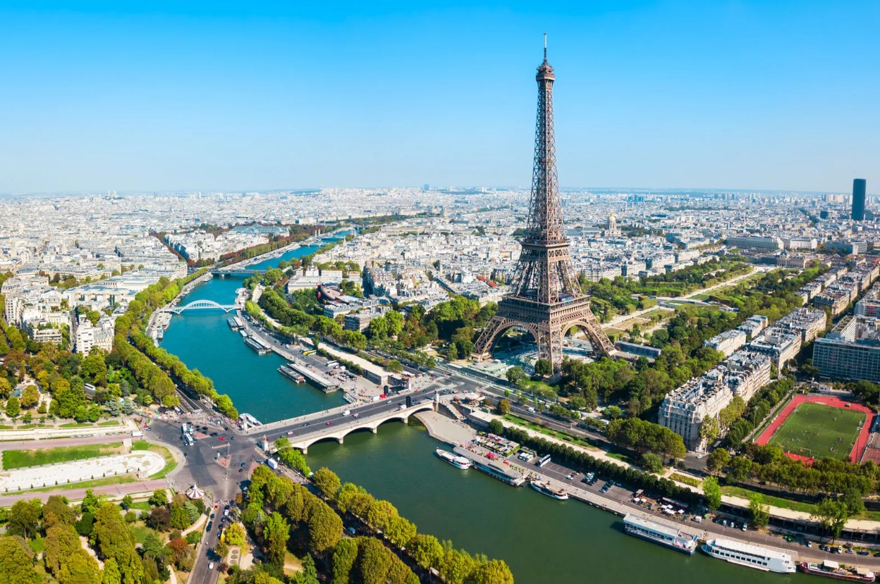 «Вернуть Париж парижанам»: столицу Франции преобразили к Олимпиаде, но мэра всё равно критикуют