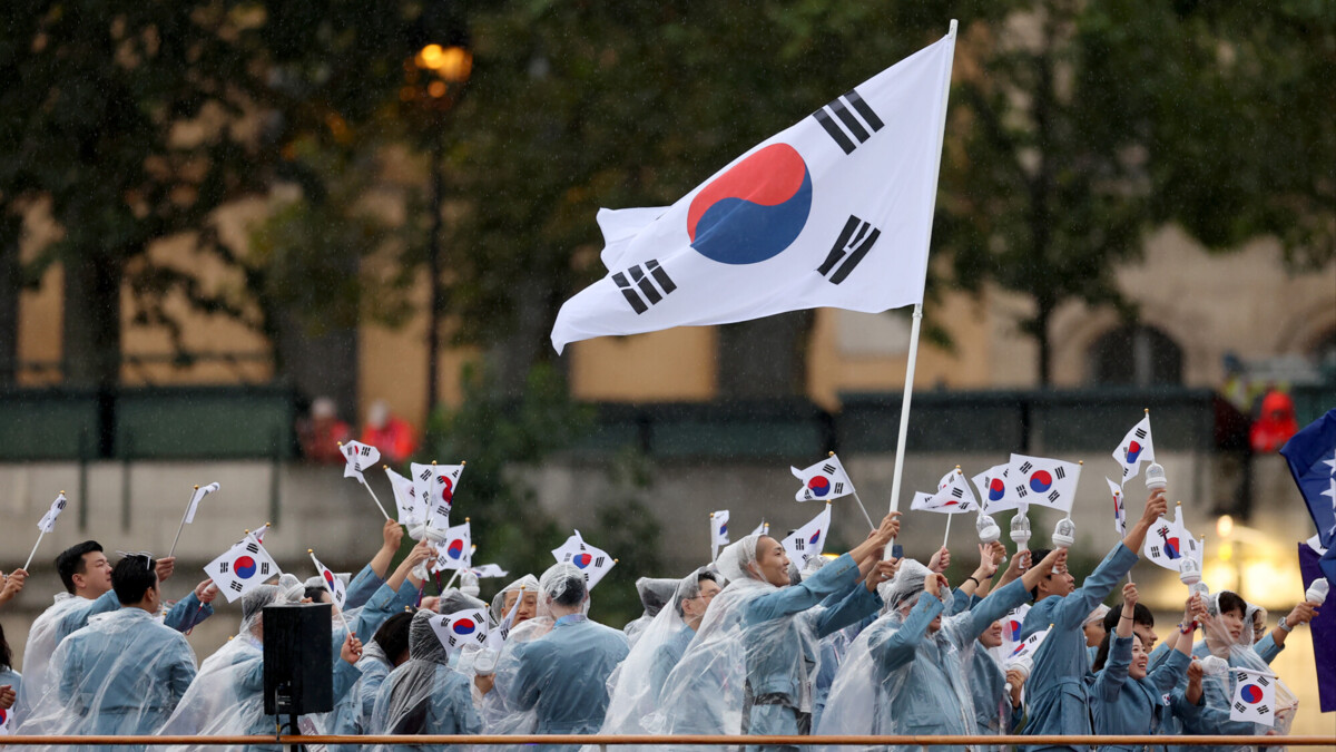 МОК извинился за то, что на открытии Олимпиады перепутали Южную Корею с Северной