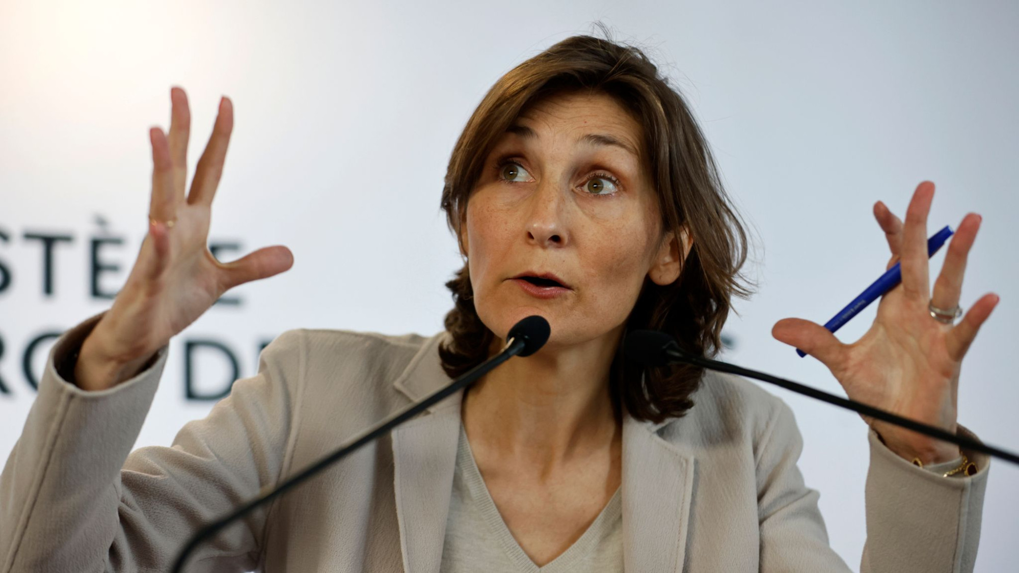 Министр спорта Франции искупалась в Сене за 13 дней до старта ОИ-2024