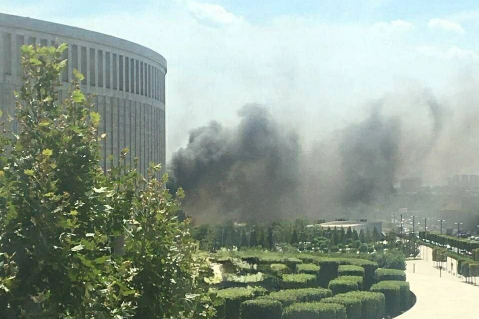 В Краснодаре горит парк в 100 метрах от домашнего стадиона команды