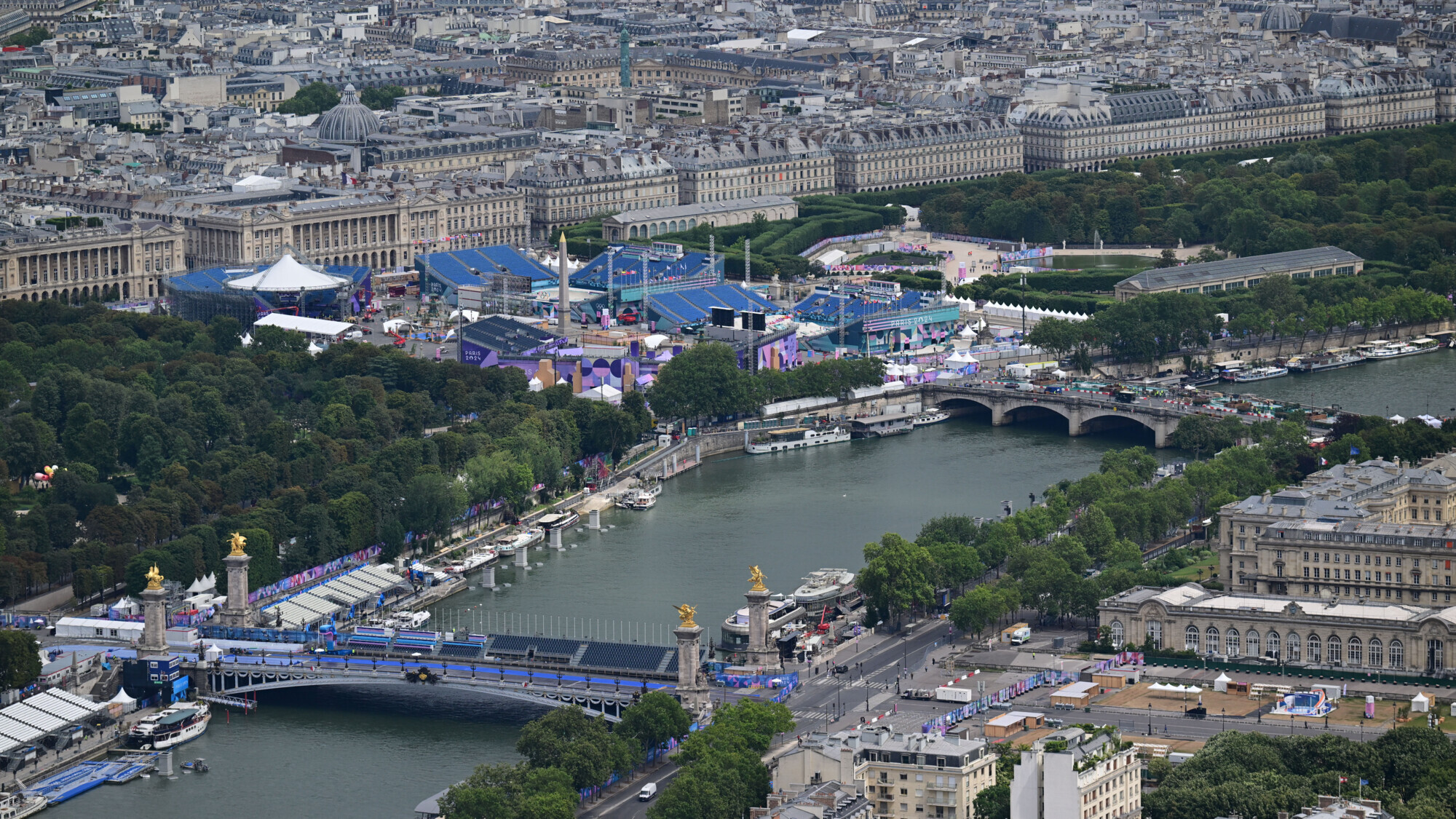 В Париже все-таки решили провести соревнования по триатлону в реке Сена