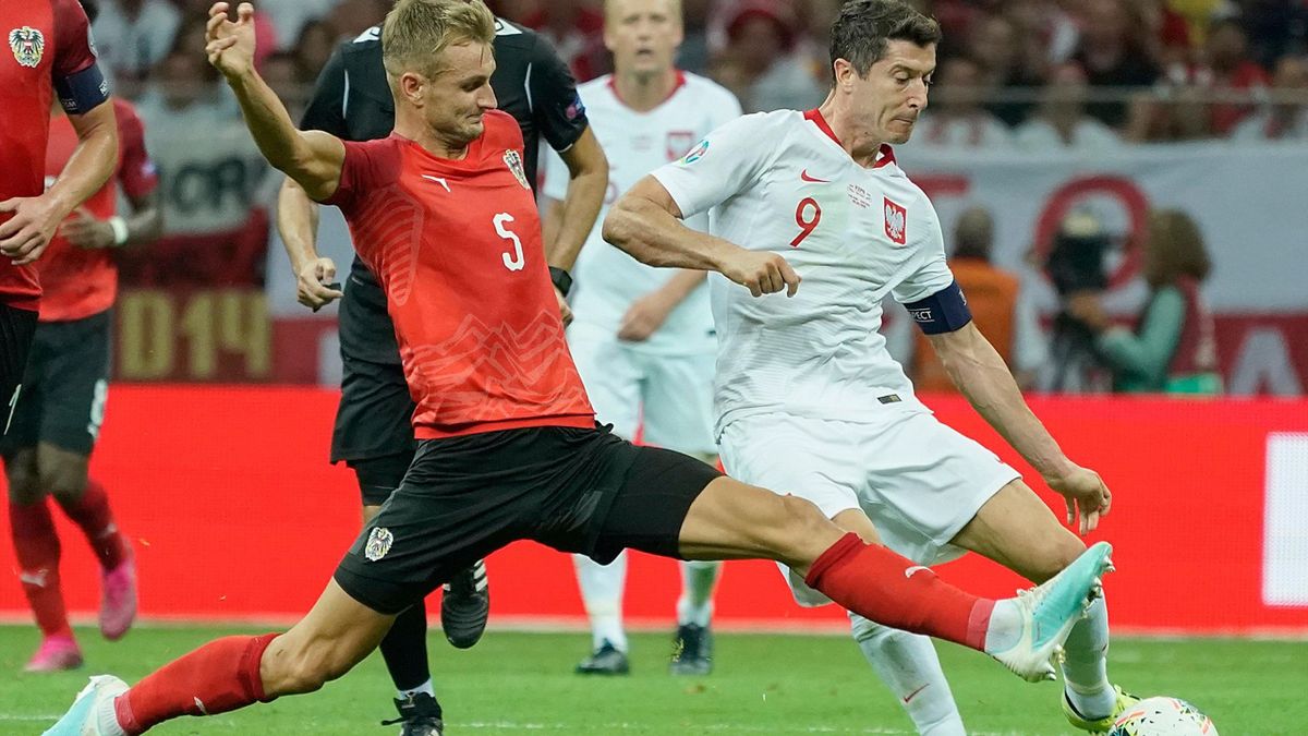 Последний шанс зацепиться за место в плей-офф: где смотреть матч Польша – Австрия?