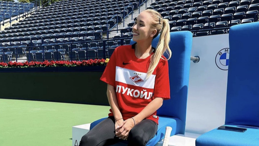 Глава WTA предупредил Потапову о неуместности появления на корте в футболке «Спартака»