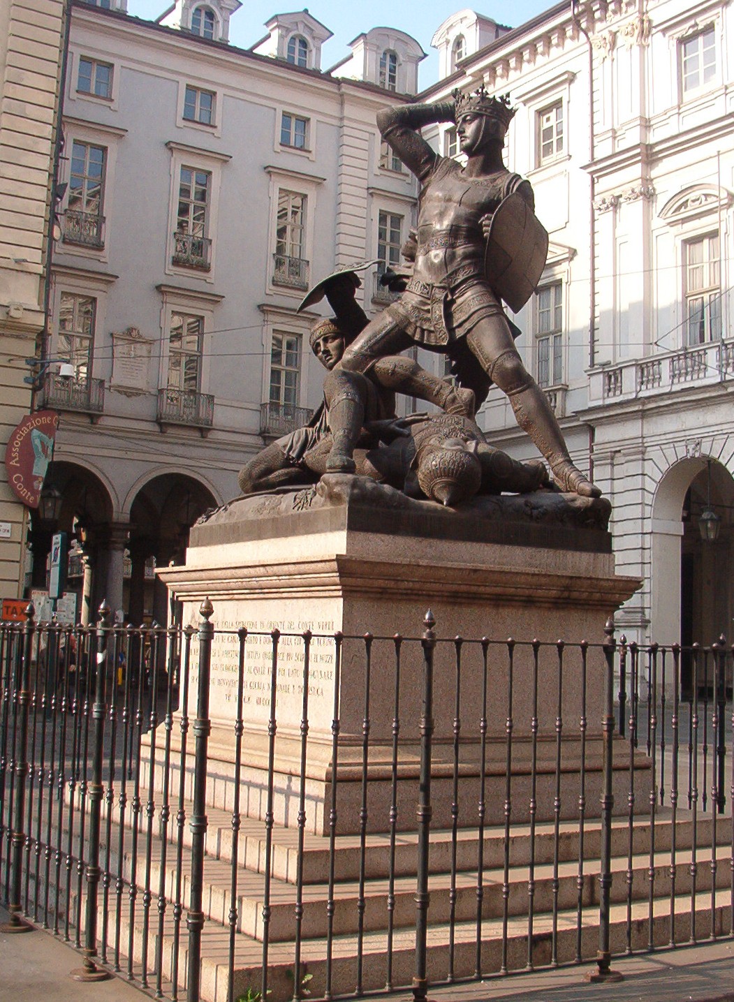 Статуя Амадея VI в Турине