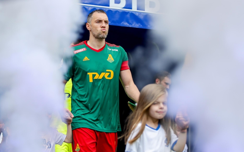 Ульянов назвал достойной зарплату Дзюбы по новому контракту с «Локомотивом»