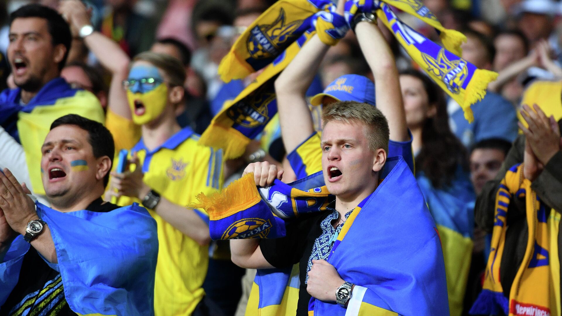 УЕФА закрыл домашние трибуны сборной Украины из-за расистского поведения фанатов