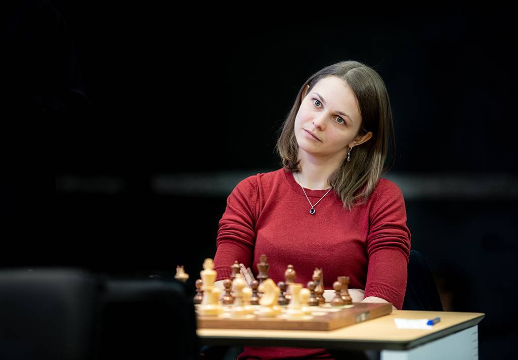 Украинская шахматистка Музычук не пожала руку россиянке Гуниной на ЧМ по блицу