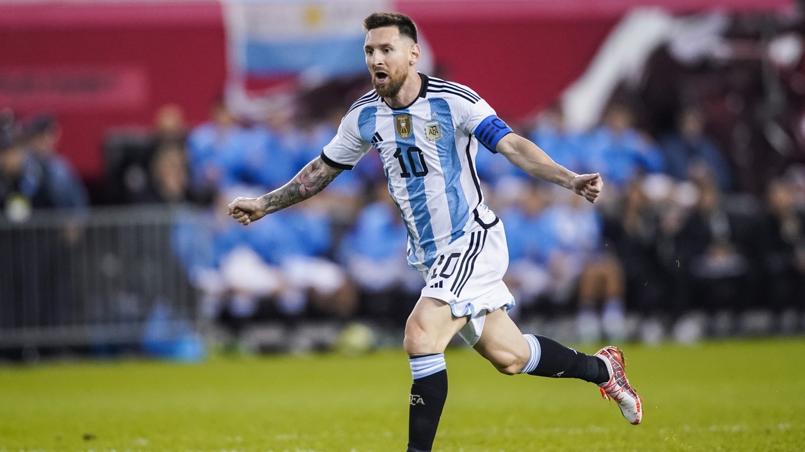 Месси подарил наушники всей сборной Аргентины после победы на Кубке Америки-2024