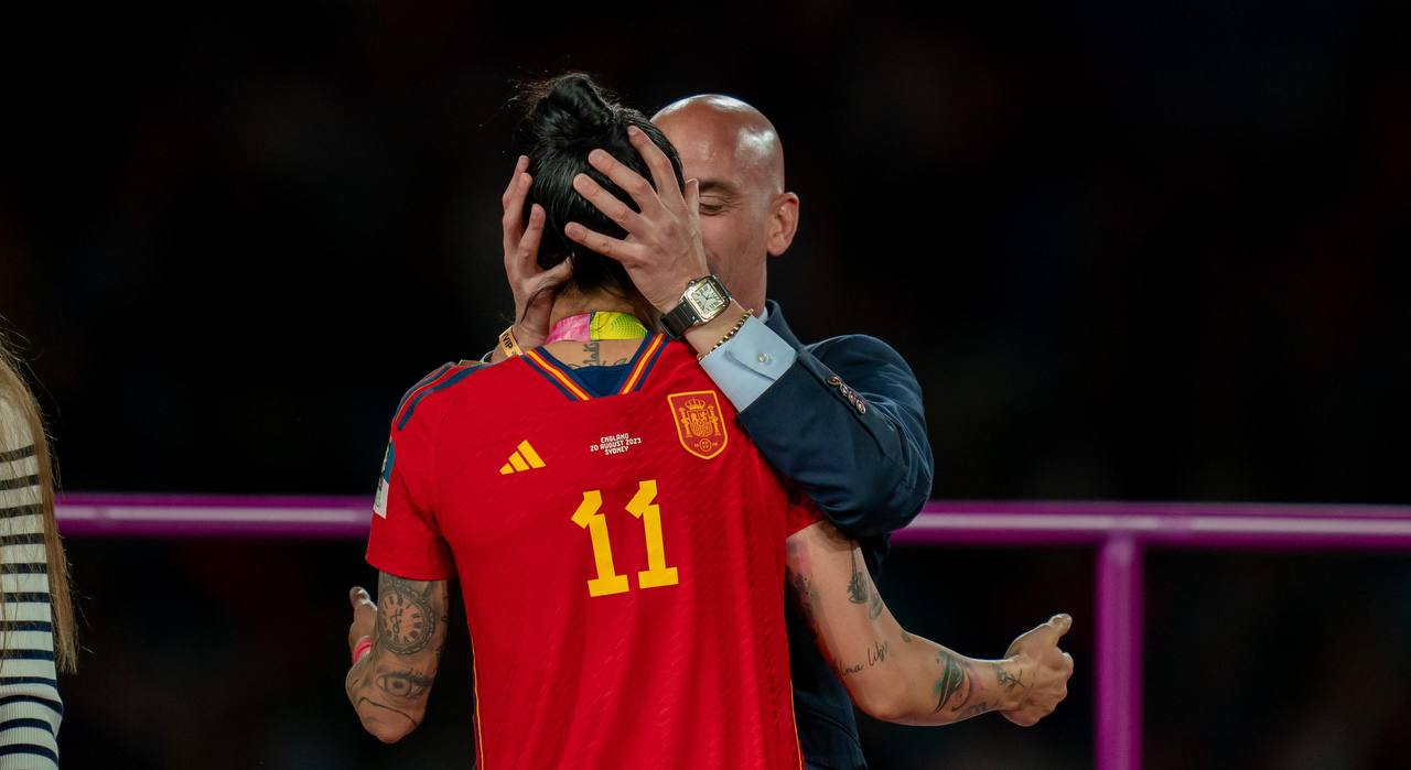 Де Хеа — об извинениях Рубиалеса за поцелуй футболистки: у меня кровь из ушей идет