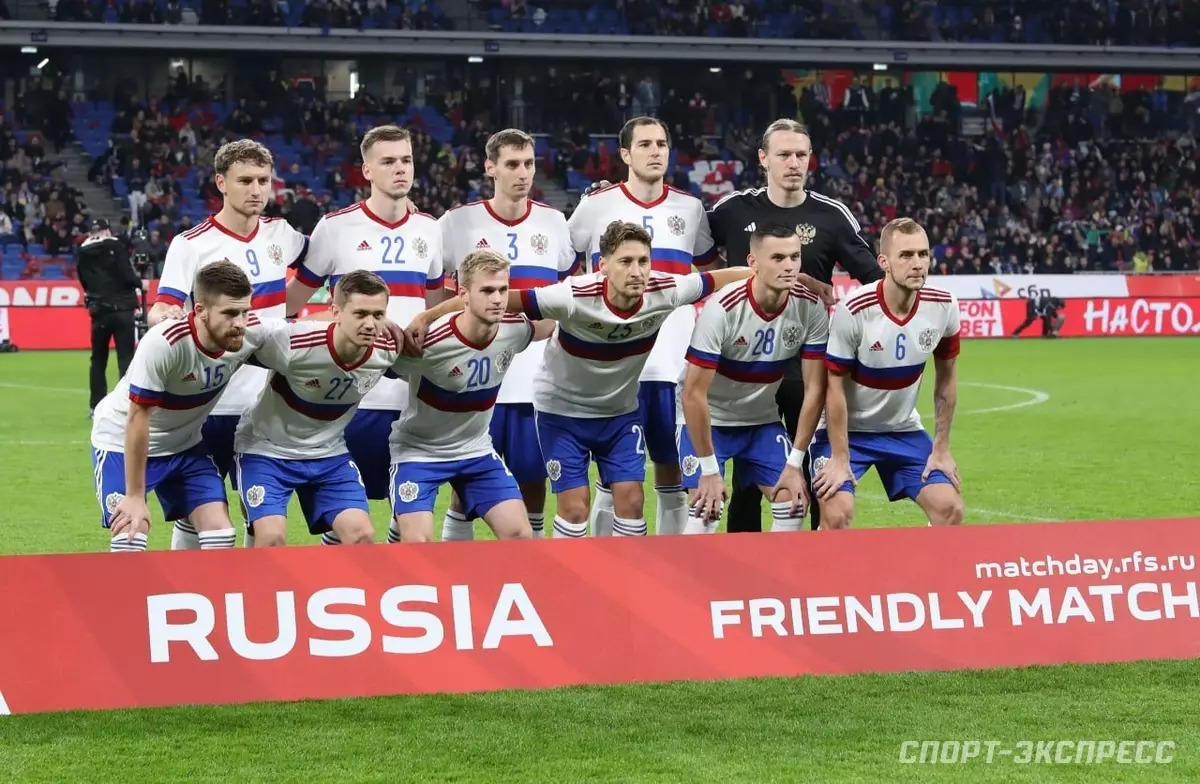 Митрофанов: сборная России по футболу должна играть дома как можно больше