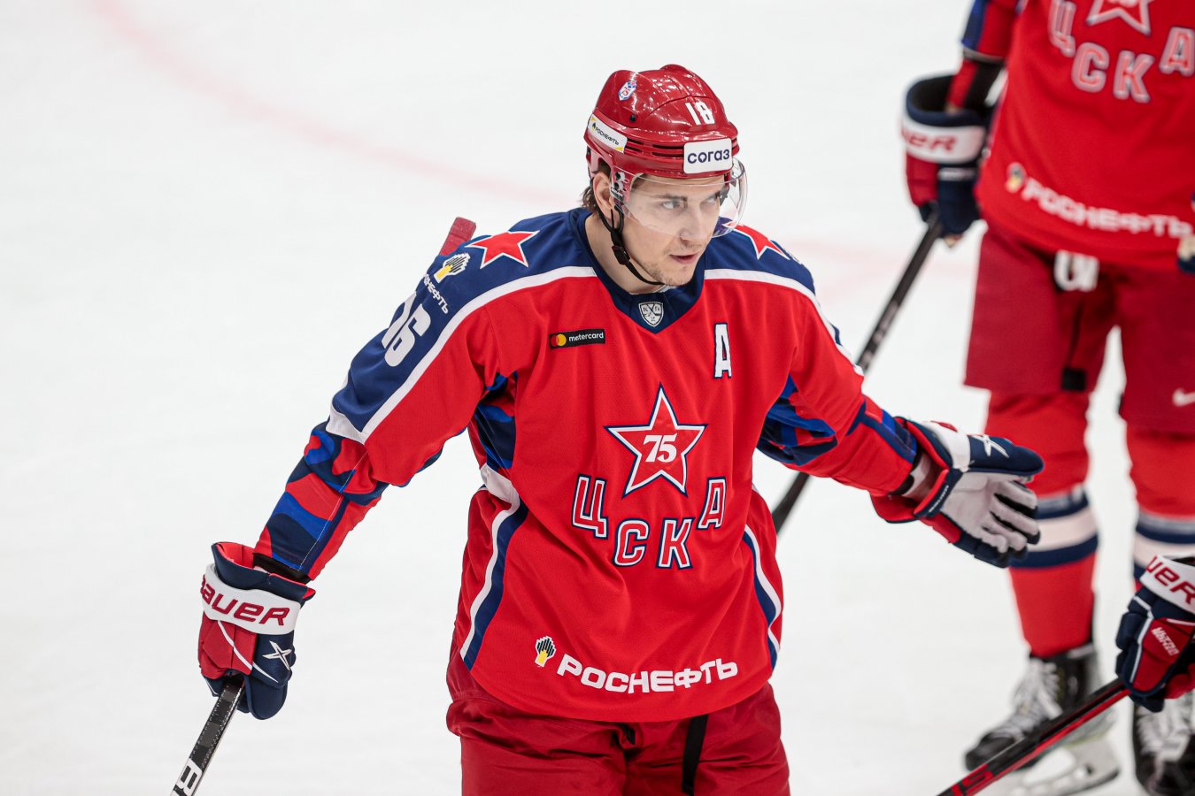 Плотников побил рекорд Мозякина по количеству матчей в КХЛ
