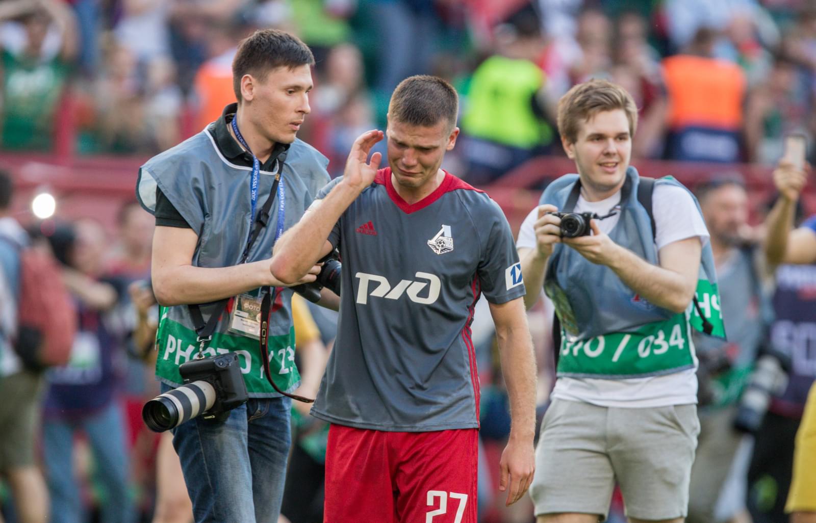 Слёзы Игоря Денисова после чемпионского матча. Фото: ФК «Зенит»