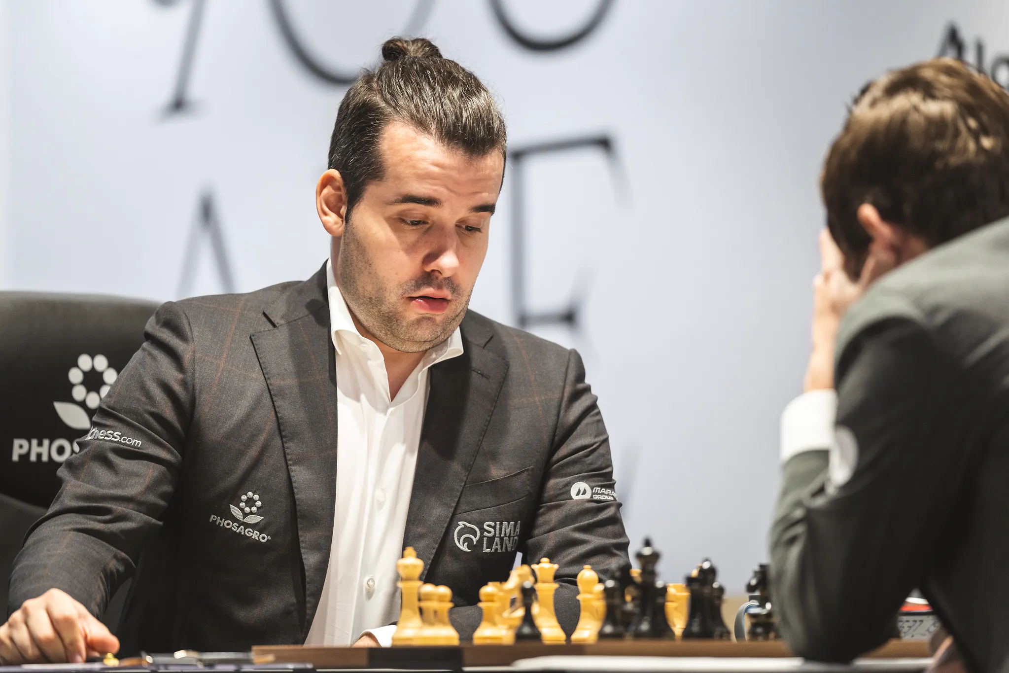 Непомнящий уступил Карлсену в восьмой партии матча за мировую шахматную корону