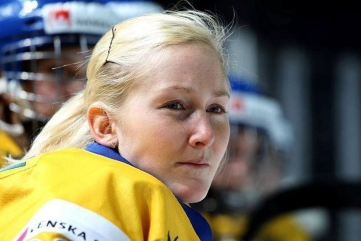 Шведская хоккеистка Хассон заявила, что ее заставляли пить водку с директором российского клуба